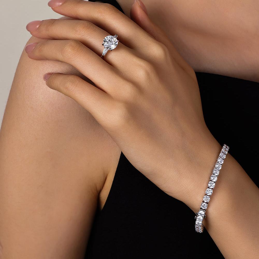 Round Cut White Diamond Bracelet